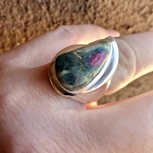 New Men's Ruby Fuchsite 925 Silver Ring. - Picture 11 of 15